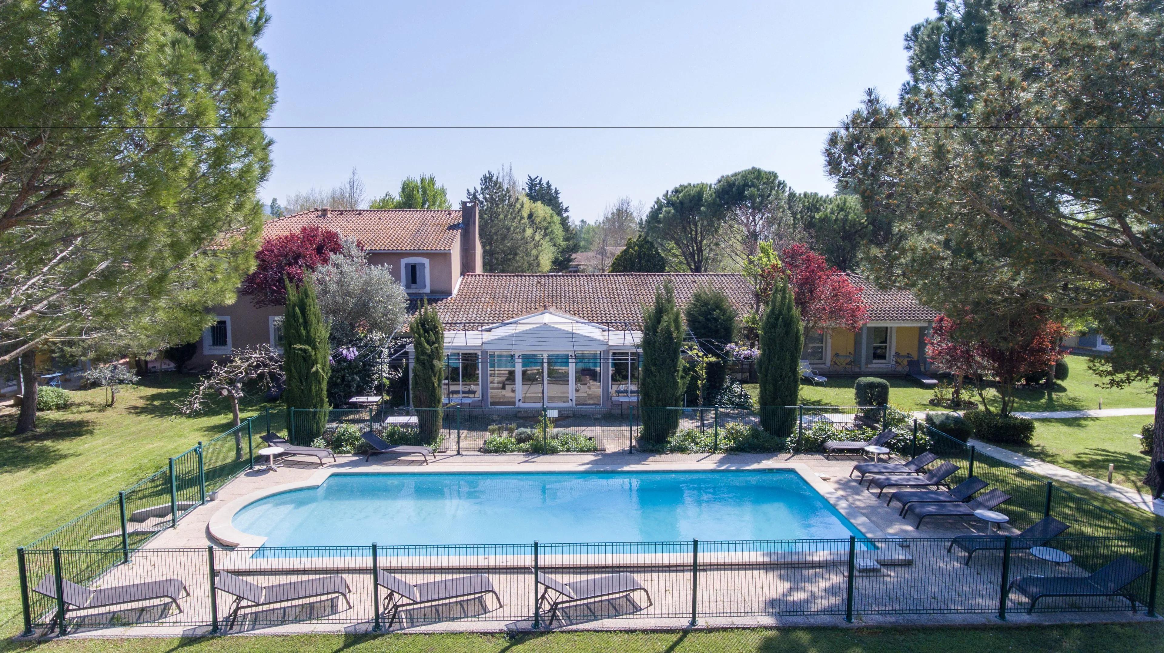 Sowell Domaine De La Petite Isle Hotel LʼIsle-sur-la-Sorgue